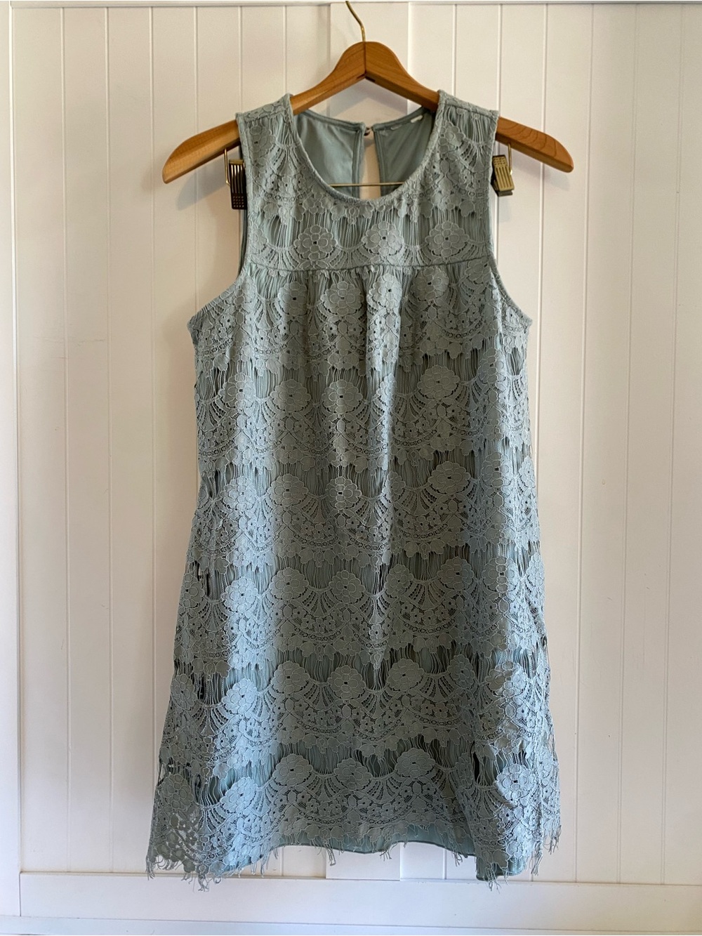Sleeveless Lace Shift Dress in Light Sage